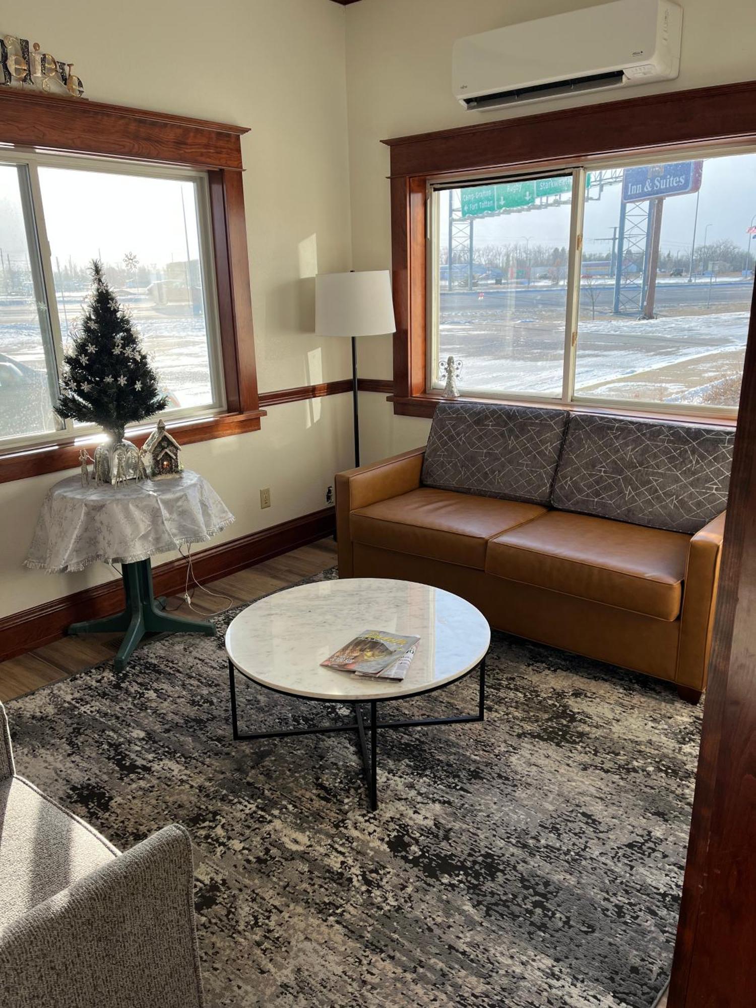 Fireside Inn And Suites Devils Lake Eksteriør bilde