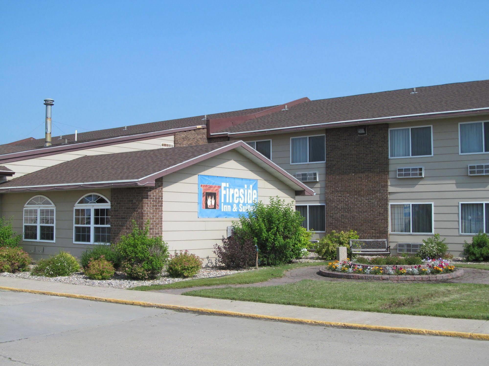 Fireside Inn And Suites Devils Lake Eksteriør bilde