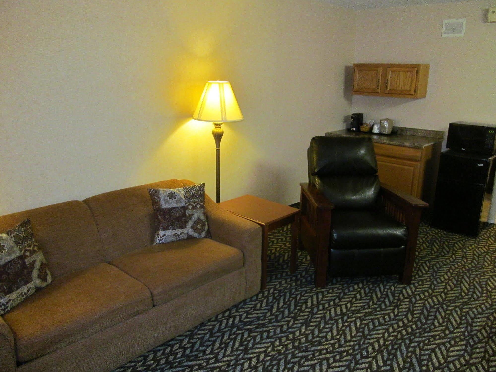 Fireside Inn And Suites Devils Lake Eksteriør bilde