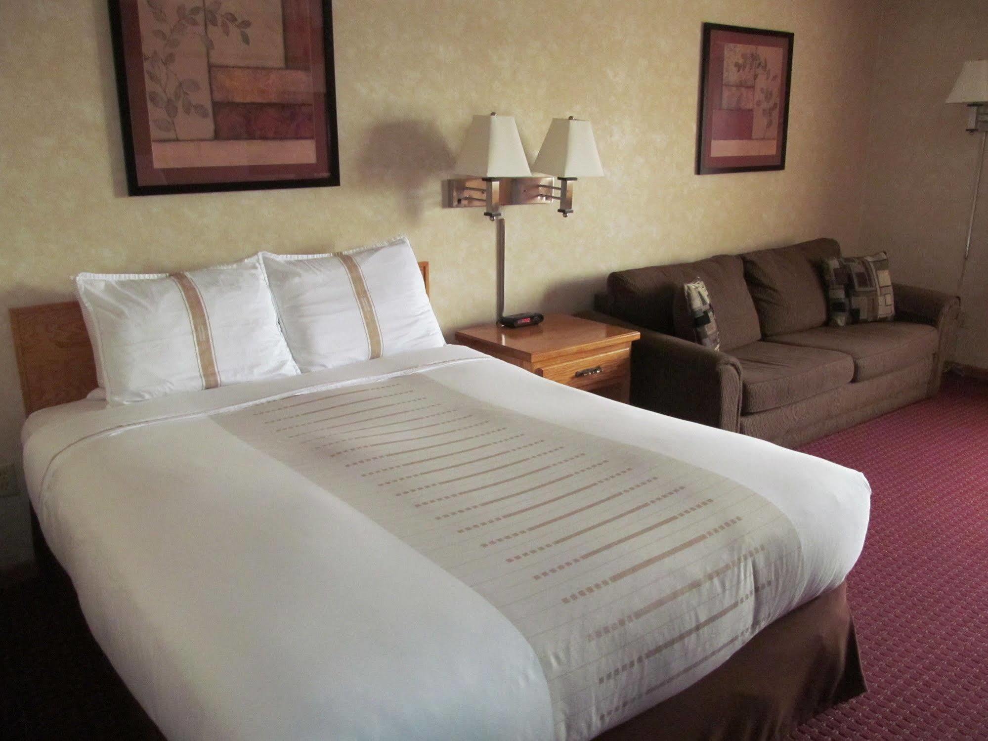 Fireside Inn And Suites Devils Lake Eksteriør bilde