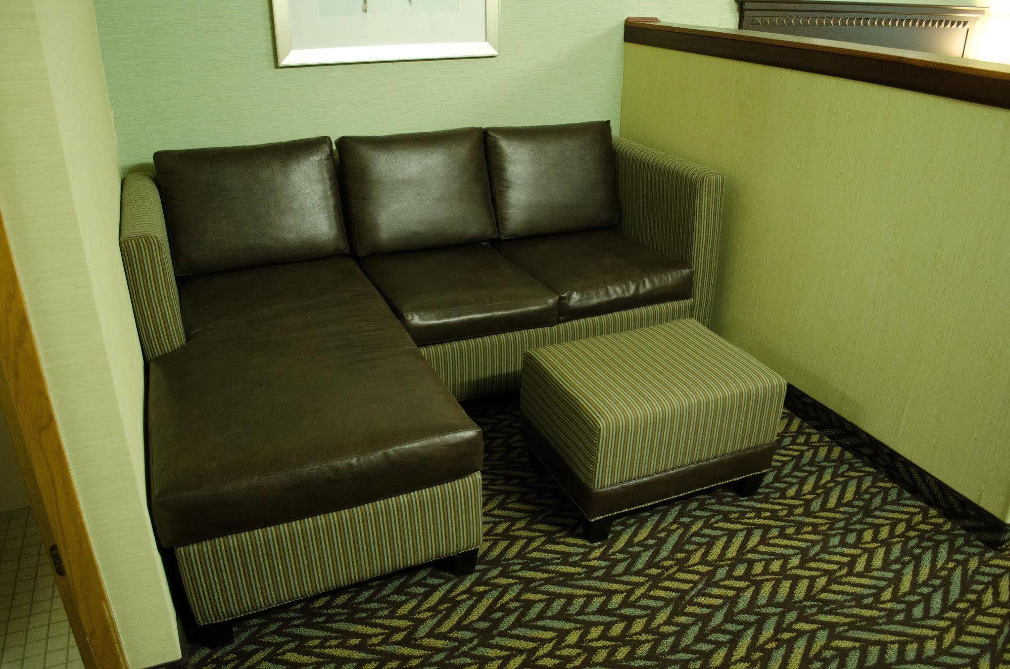Fireside Inn And Suites Devils Lake Eksteriør bilde
