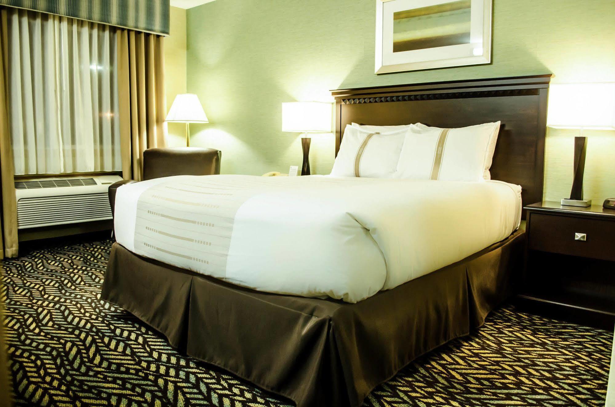 Fireside Inn And Suites Devils Lake Eksteriør bilde