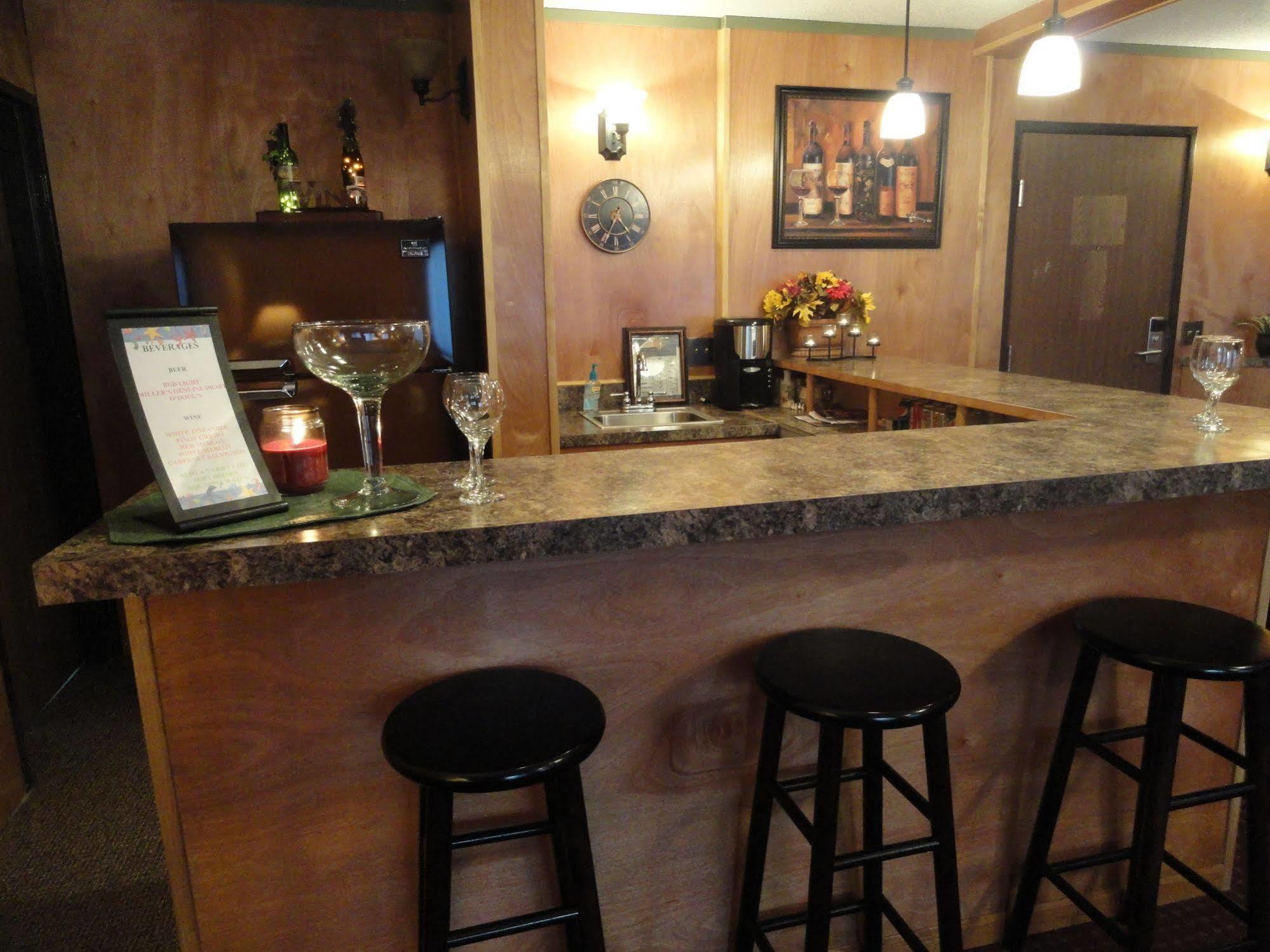 Fireside Inn And Suites Devils Lake Eksteriør bilde