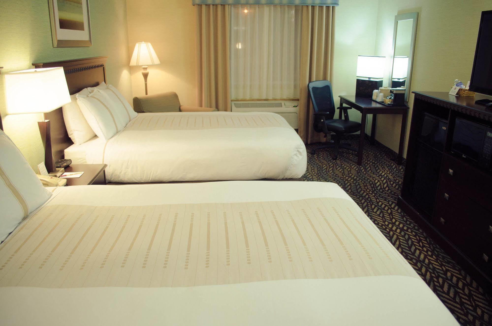 Fireside Inn And Suites Devils Lake Eksteriør bilde