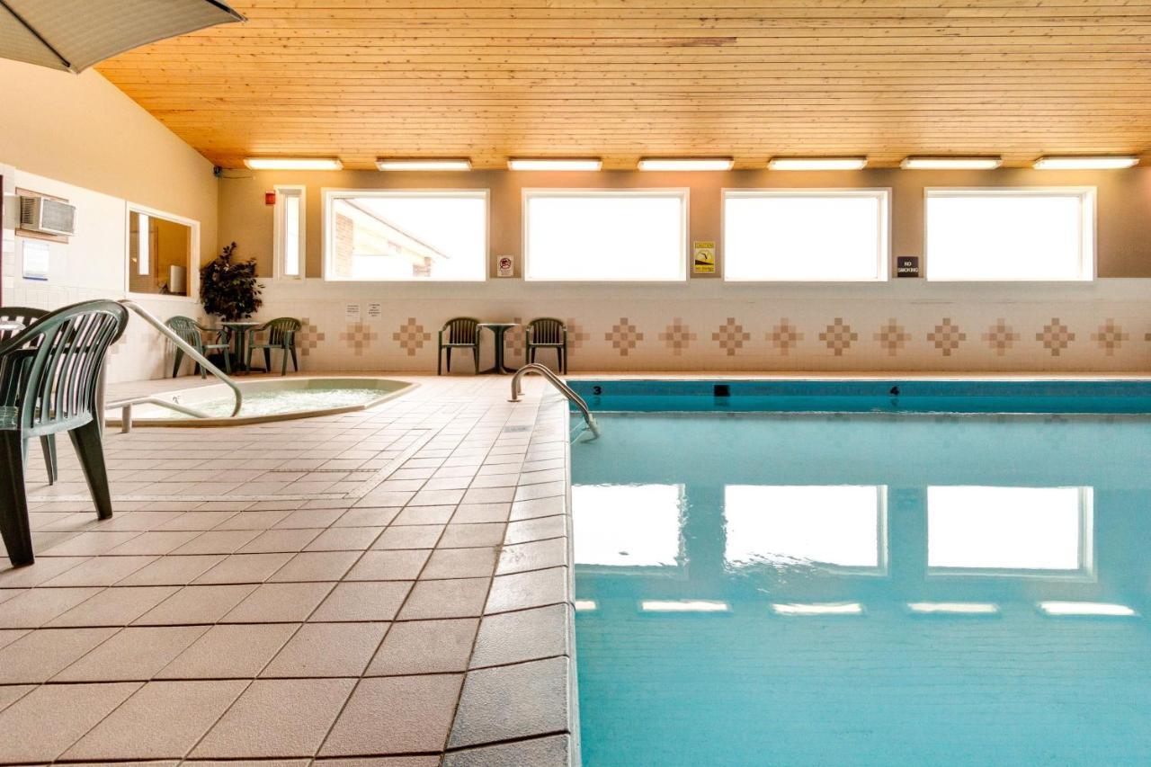 Fireside Inn And Suites Devils Lake Eksteriør bilde