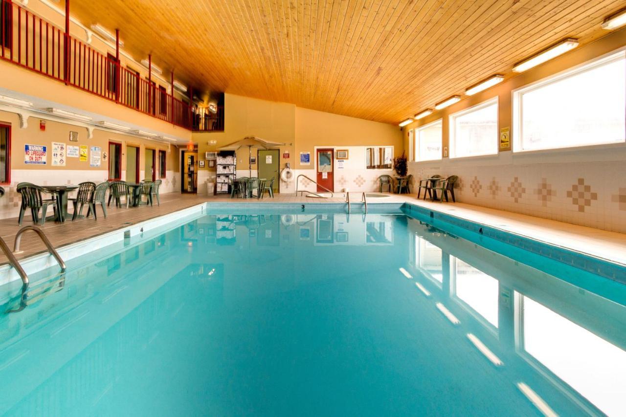 Fireside Inn And Suites Devils Lake Eksteriør bilde