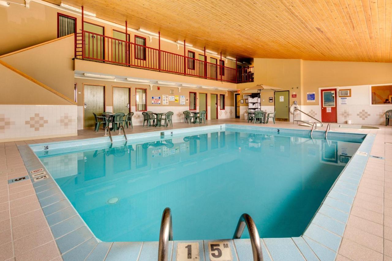 Fireside Inn And Suites Devils Lake Eksteriør bilde