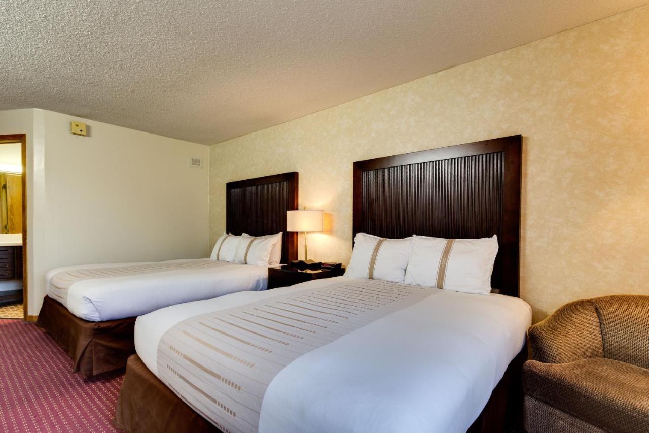 Fireside Inn And Suites Devils Lake Eksteriør bilde