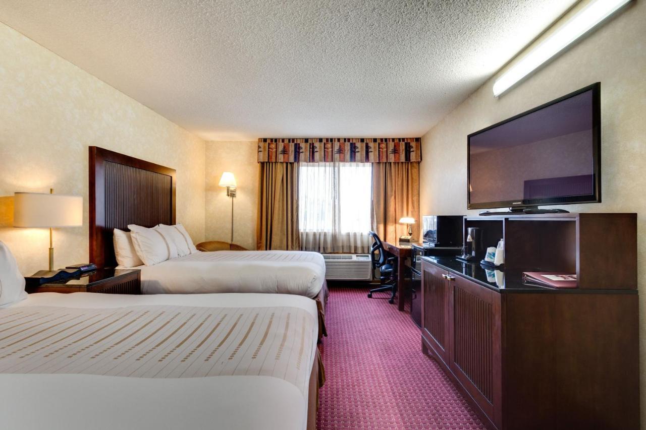 Fireside Inn And Suites Devils Lake Eksteriør bilde