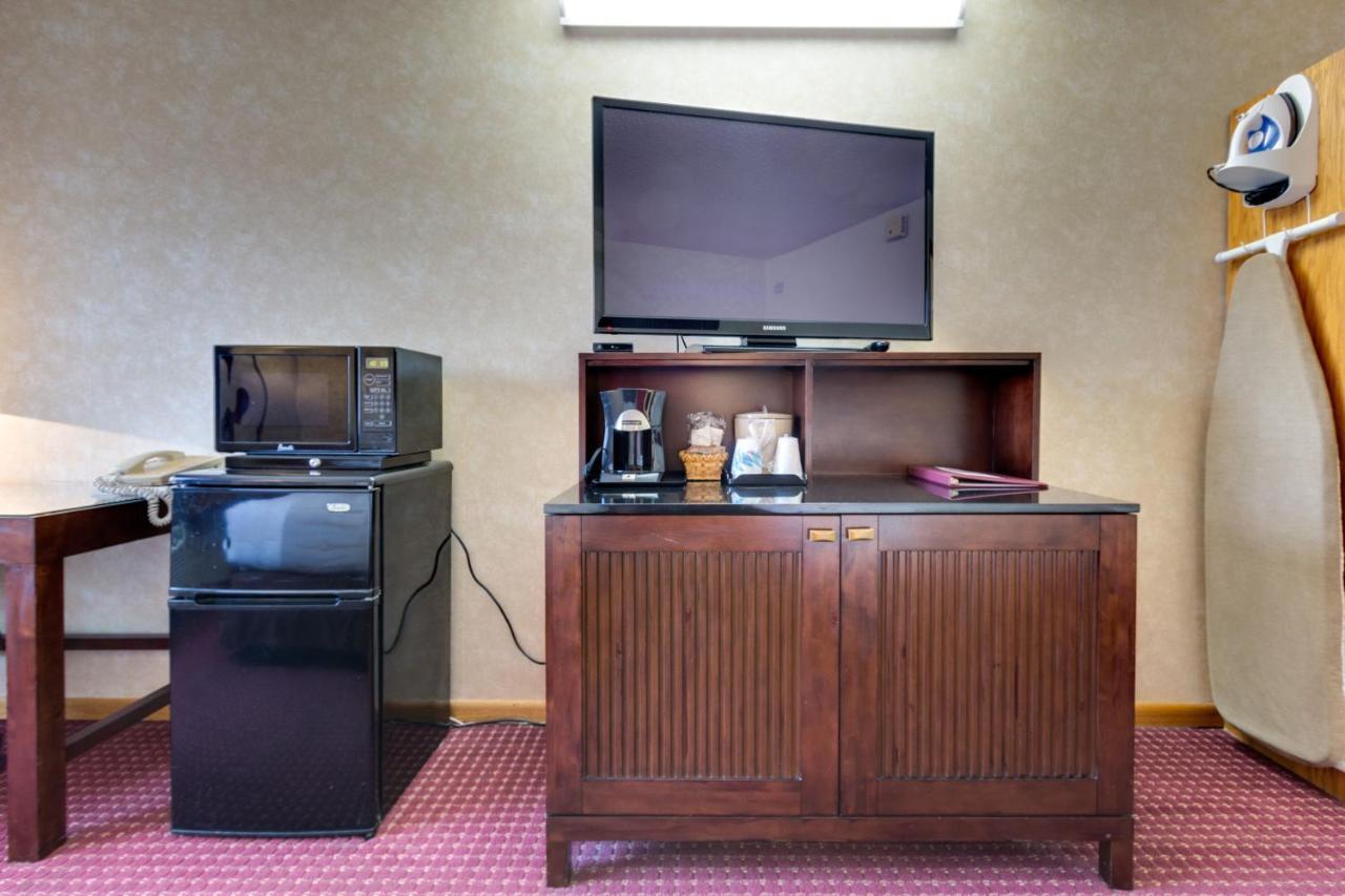 Fireside Inn And Suites Devils Lake Eksteriør bilde