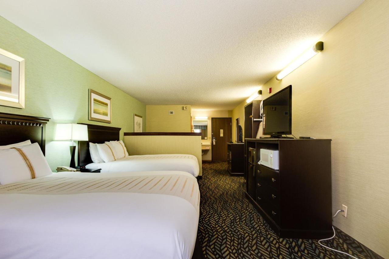 Fireside Inn And Suites Devils Lake Eksteriør bilde