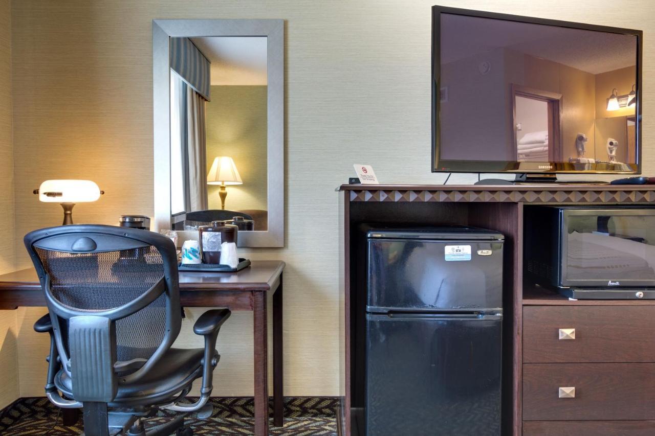 Fireside Inn And Suites Devils Lake Eksteriør bilde